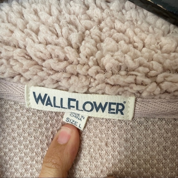 WALLFLOWER Sherpa Sweater Size L - Picture 2 of 3